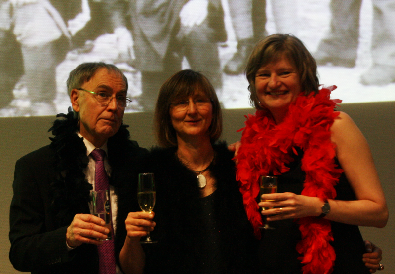 U.Kaltenbrunner, S. Kundmller, D. Fricke mit einem Glas Sekt nach dem Konzert